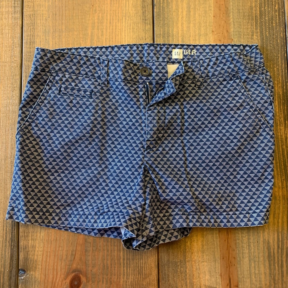 Gap Women’s Navy Blue and White Shorts